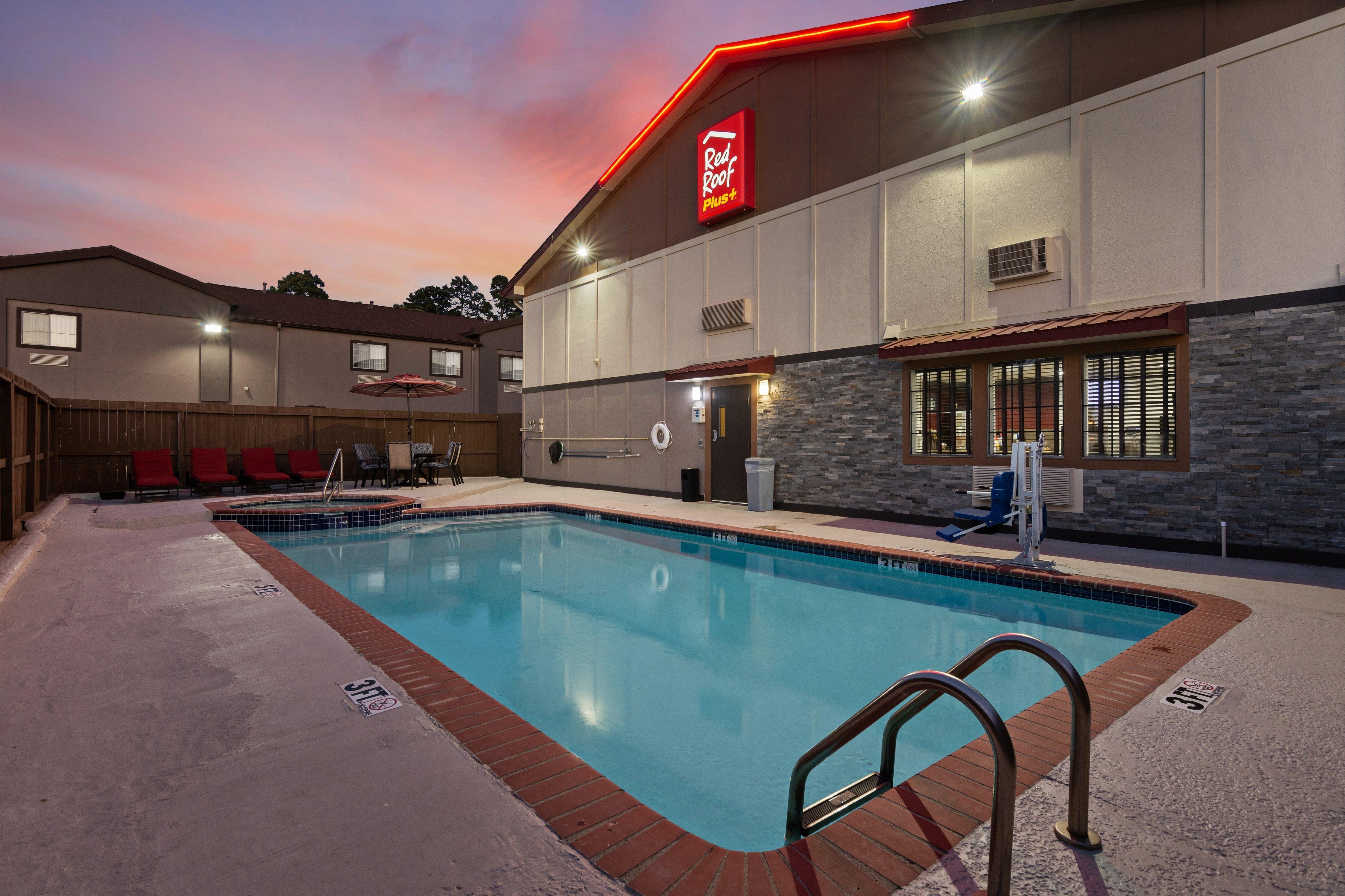 Red Roof Inn Plus+ Huntsville Exterior photo