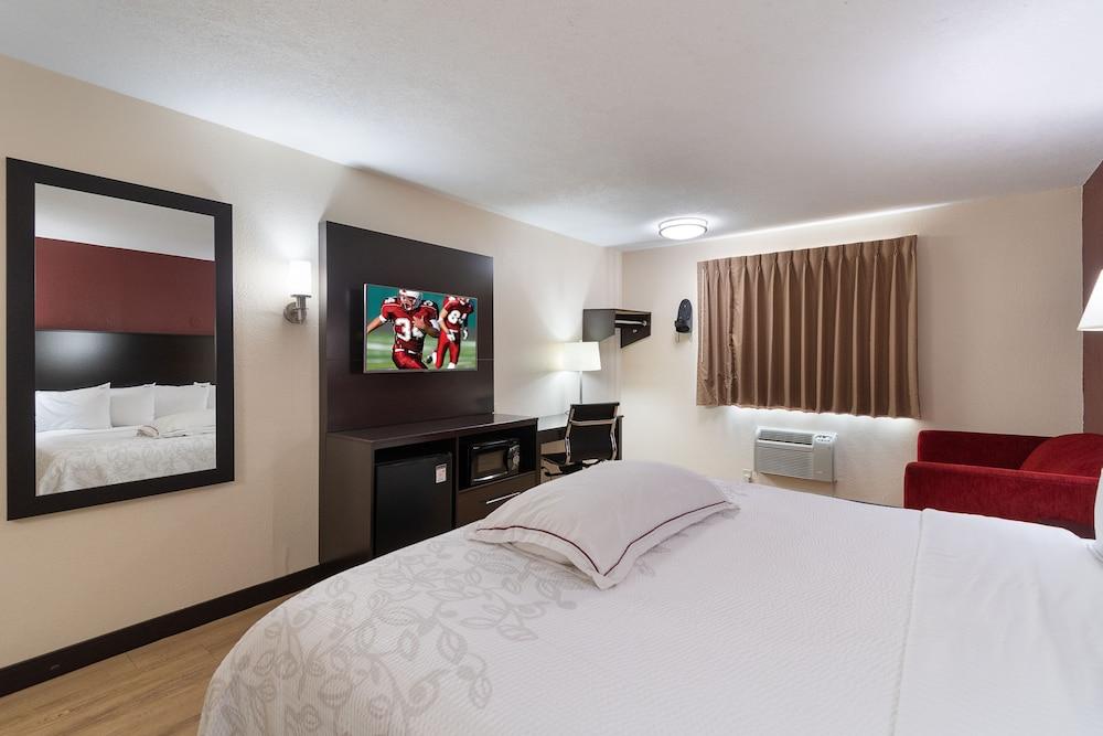 Red Roof Inn Plus+ Huntsville Exterior photo