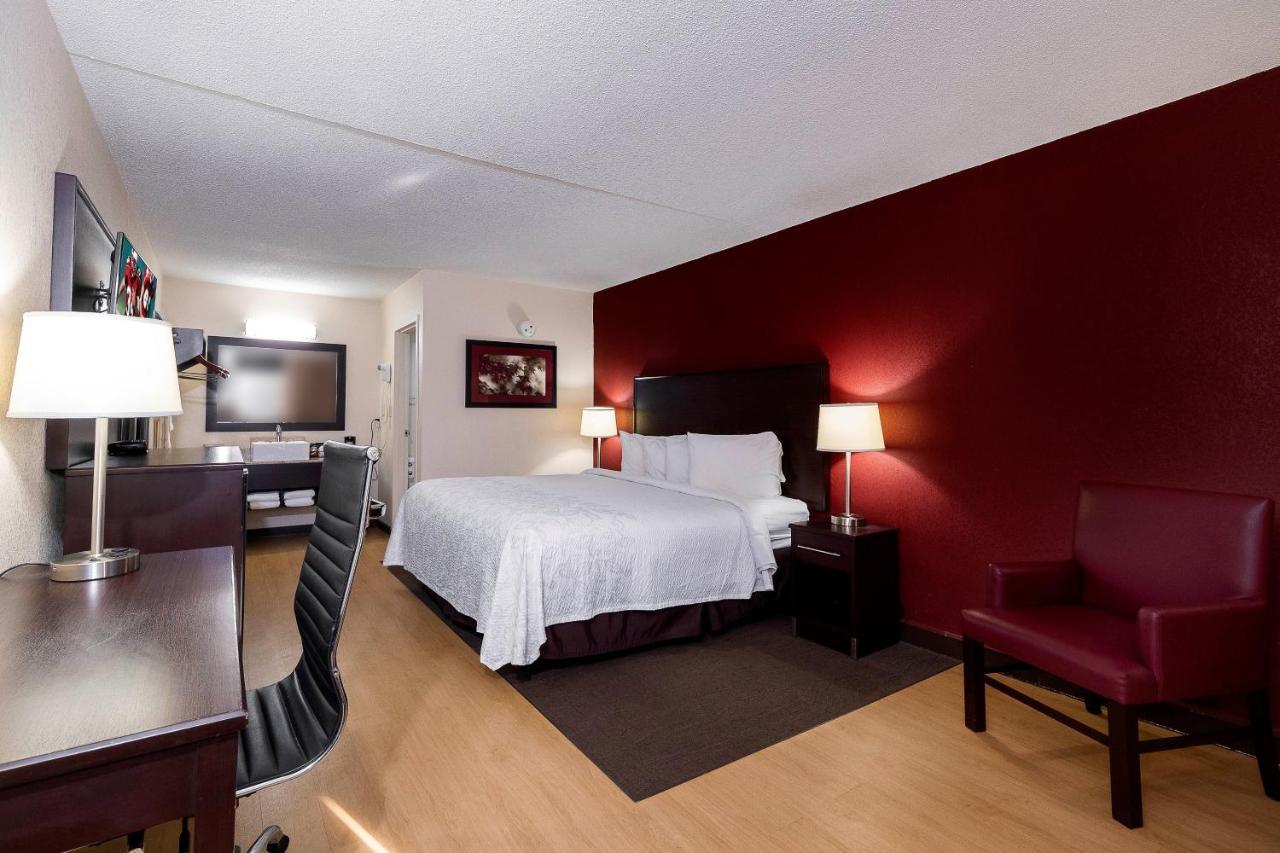 Red Roof Inn Plus+ Huntsville Exterior photo